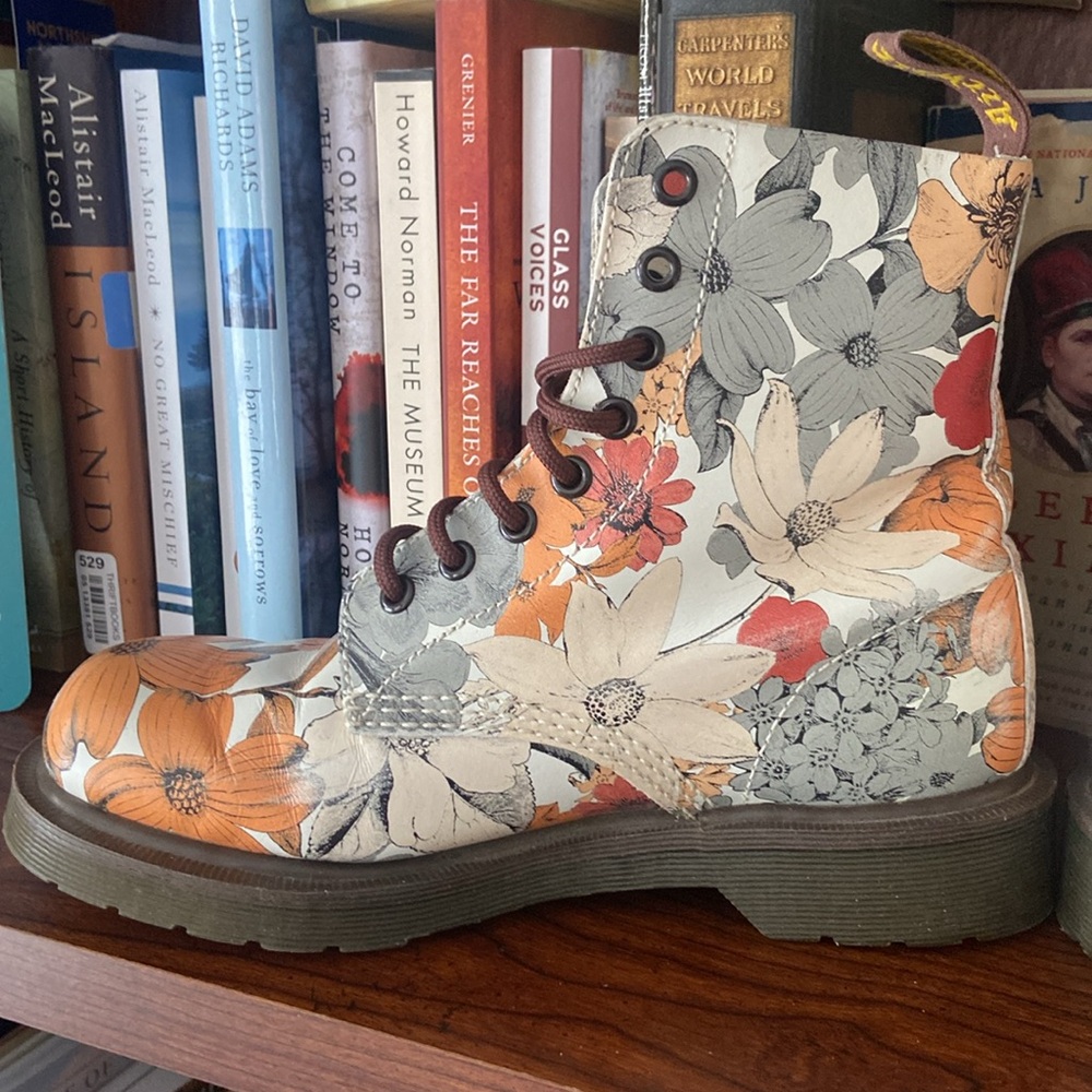 RARE! Dr. Martens 1460 Pascal Boot Floral Sand Sable Botanic Leather W Size 7 - Picture 10 of 15